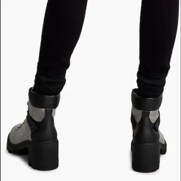 Moncler Carol hiking boot. Brand new in original box 9.5 - Picture 3 of 16